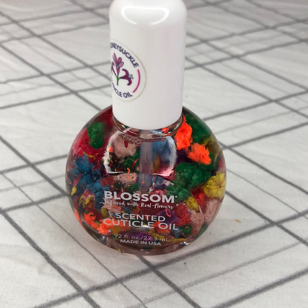 Blossom cuticle oil